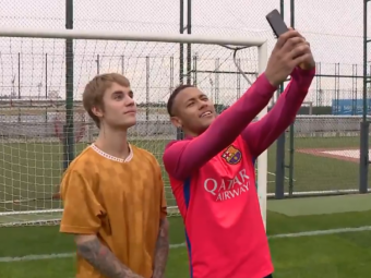 
	Vizita surpriza in cantonamentul Barcelonei! Justin Bieber a facut show alaturi de Neymar! VIDEO
