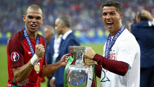 
	Cristiano Ronaldo: &quot;M-am trezit cu trei blonde in pat in ziua finalei EURO!&quot; Cum a fost ironizat in vestiar la Real inaintea turneului
