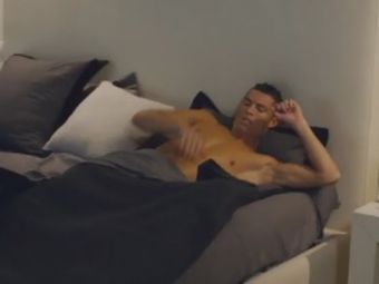 &quot;Asa ma trezesc eu!&quot; VIDEO GENIAL! Cristiano Ronaldo jongleaza dezbracat in dormitor :)) Ce clip a postat pe internet
