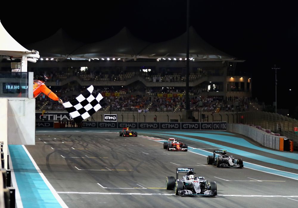Hamilton castiga la Abu Dhabi, dar pierde titlul mondial! Nico Rosberg, NOUL CAMPION MONDIAL! | Button abandoneaza in ultima cursa din cariera_14