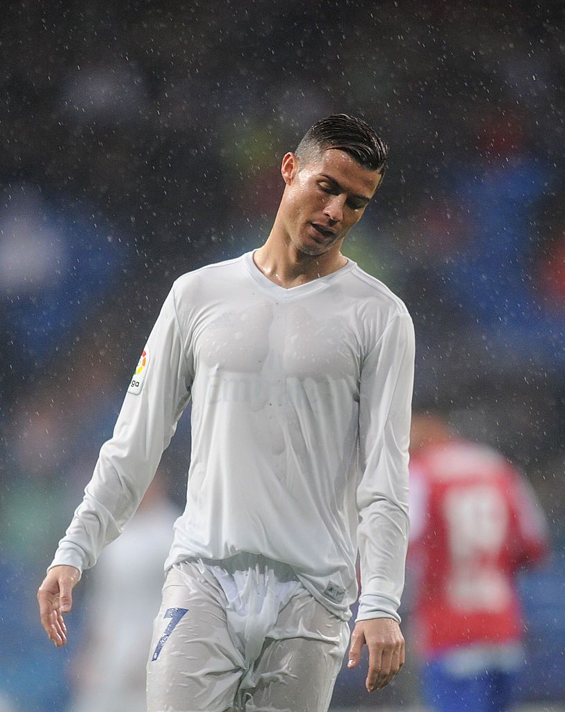 Imagini senzationale! Ce s-a intamplat cu echipamentul lui Cristiano Ronaldo, dupa ce a jucat pe PLOAIE TORENTIALA etapa asta_2