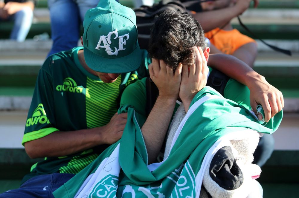 Imagini emotionante! Un oras intreg isi plange echipa de fotbal! Fanii s-au rugat pe stadion pentru jucatorii lui Chapecoense_2