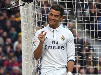 Hai ca asta e gluma zilei! Cum s-a pozat Ronaldo in vestiarul Realului la cateva minute dupa finalul El Clasico :) 