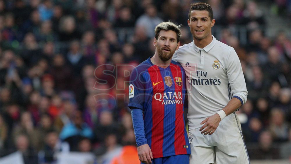 De ce nu s-au vazut Ronaldo si Messi pe teren? Pentru c-au fost prea ocupati sa stea impreuna :) Imagini rar vazute cu cei doi rivali, in meciul de aseara_4