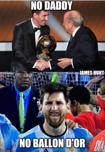 FOTO SENZATIONAL! Cele mai tari poante de pe internet dupa ce Cristiano Ronaldo a luat Balonul de Aur! Cum rade Messi de el :)_12
