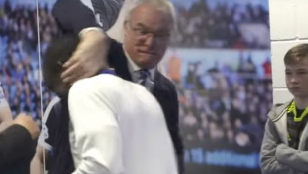 
	VIDEO GENIAL! Ranieri a luat de GAT un jucator de la Chelsea la meciul direct! Cum a fost surprins
