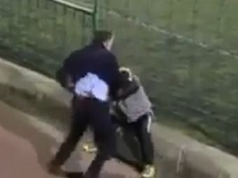 
	VIDEO SOCANT la un meci de fotbal intre juniori: doi parinti s-au batut ca in ringul de MMA
