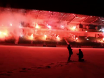 Imagini fantastice la Chisinau! Un ultras si-a dus iubita pe stadion s-o ceara in casatorie! Ce s-a intamplat