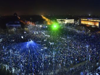 
	Imaginile unice ale protestului din Romania au uimit SUA! Mesajul unui senator american care privea Super Bowl &nbsp;
