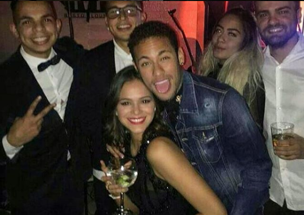Party de 1000 de zile, party si se intra pe PILE :) Neymar a dat o super petrecere de ziua asa. Cum a aratat tortul_4