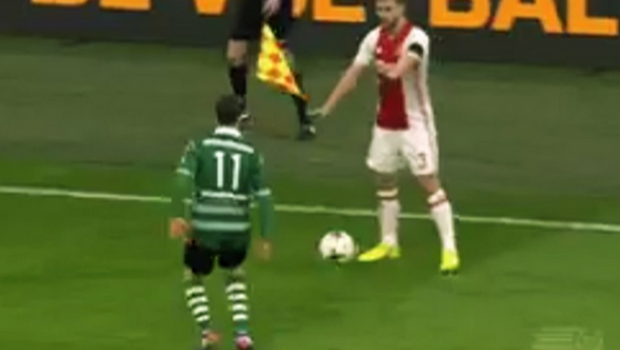 
	Gest MURDAR al unui jucator de la Ajax! Ce a facut in momentul in care un coechipier era cazut la pamant VIDEO
