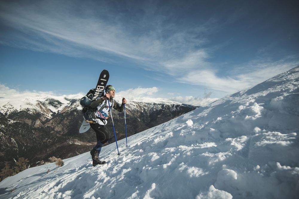 111 schiori si snowboarderi au cucerit muntele Oslea! Imagini spectaculoase_11
