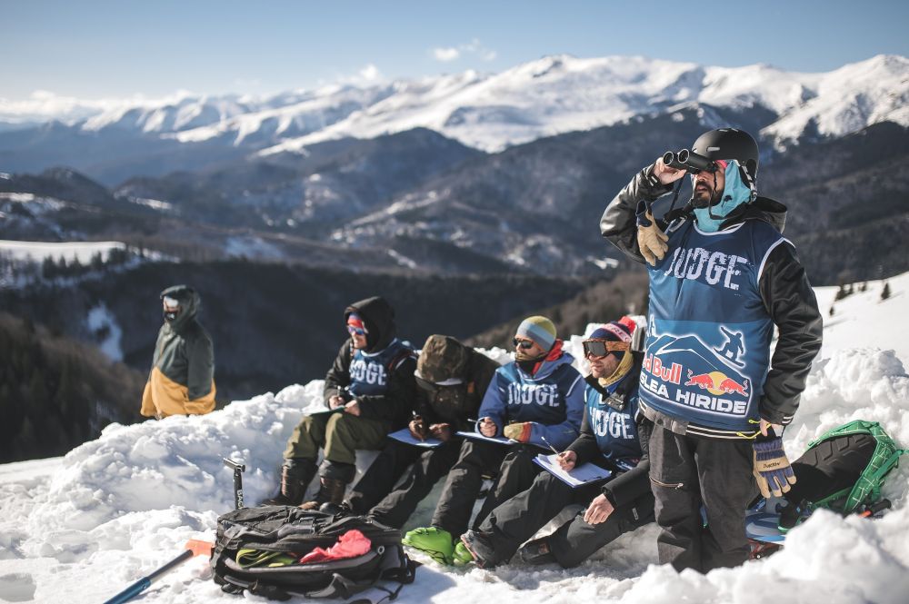 111 schiori si snowboarderi au cucerit muntele Oslea! Imagini spectaculoase_12