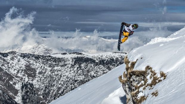 
	111 schiori si snowboarderi au cucerit muntele Oslea! Imagini spectaculoase

