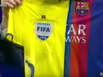 
	Gluma zilei in Spania: un jurnalist a prezentat, in premiera, &quot;noul echipament al Barcelonei!&quot; :) VIDEO
