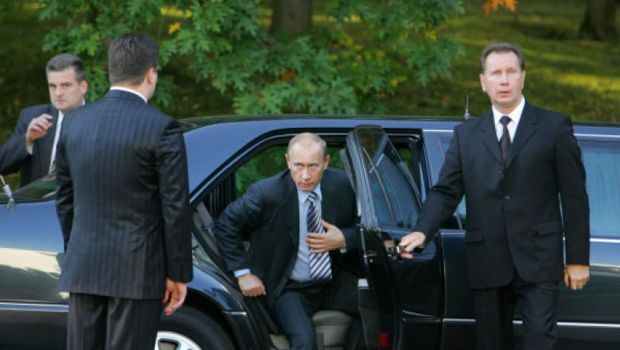 
	Cum arata LIMUZINA lui Vladimir Putin. Masina cu care Rusia UIMESTE Occidentul: &quot;Costa 54 de milioane de dolari&quot;
