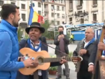 
	Jucatorii Craiovei, petrecere in strada, cu lautari, inainte de meciul cu FCSB :) VIDEO
