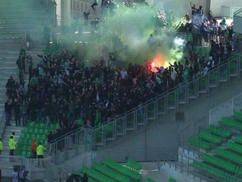 
	Acesta a fost un meci CU PORTILE INCHISE! Imagini incredibile in Ligue 1, la Saint Etienne - Rennes: ultrasii au descins pe stadion
