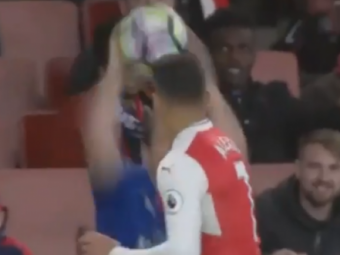 
	VIDEO FABULOS: Alexis a incasat-o GRAV in meciul cu Leicester. Ce se intampla la aceasta aruncare de la margine
