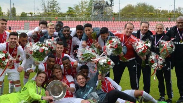 Un roman a devenit azi CAMPION in Olanda! Ricardo Farcas a luat titlul cu Ajax la U17