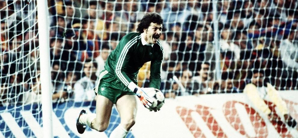 Steaua '86 s-a reunit azi FARA eroul Duckadam: "La anul vrem sa organizam un meci cu Barcelona". 21:30 la Sport.ro: Finala de la Sevilla, comentata de Balint_1