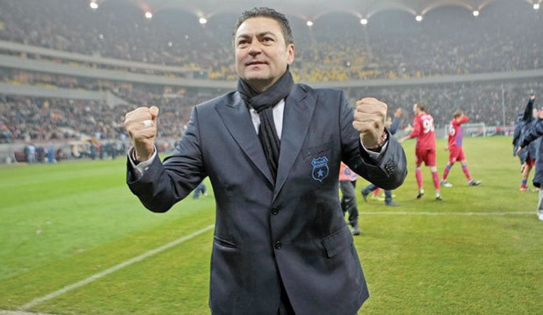Primul antrenor care recunoaste ca ar vrea sa-l inlocuiasca pe Reghecampf la FCSB: "Normal ca as accepta! Poate doar la Dinamo ar fi mai greu"_1