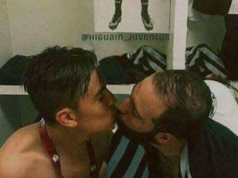Poza cu Dybala si Higuain care a creat astazi isterie pe Twitter! Ce s-a intamplat de fapt in vestiarul lui Juventus :)