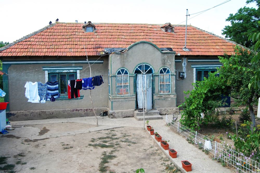Km 0 al fotbalului romanesc! FOTO: Cum arata casa din Sacele in care s-a nascut Gica Hagi_3