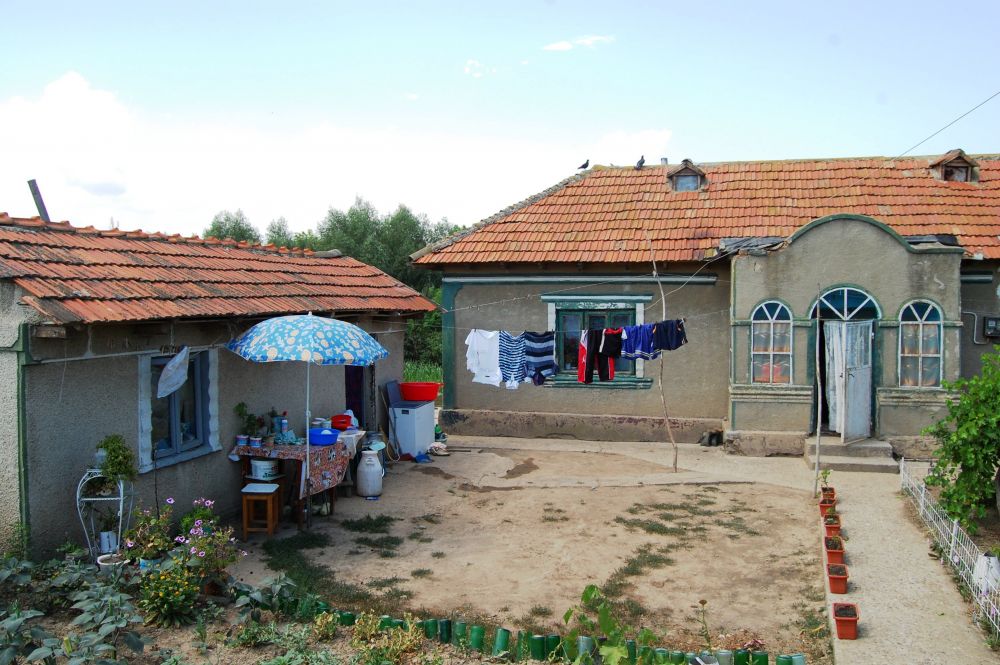Km 0 al fotbalului romanesc! FOTO: Cum arata casa din Sacele in care s-a nascut Gica Hagi_5