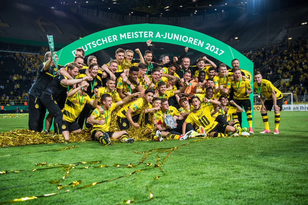 ULUITOR! Cati spectatori au fost la meciul U19 dintre Dortmund si Bayern Munchen!_5