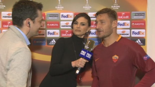 
	Remember | Imagini geniale cu Totti la ultima sa vizita in Romania, anul trecut. Ramona Badescu l-a intervievat LIVE la Sport.ro, apoi a fugit dupa el
