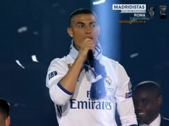 
	Scene fabuloase pe Bernabeu! Cristiano Ronaldo a tipat &quot;SIIII&quot; cu 80.000 de oameni, apoi a cerut Balonul de Aur! VIDEO
