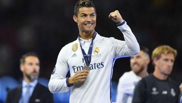 
	Tributul producatorilor celui mai popular joc virtual de fotbal: Ronaldo, pe coperta EDITIE SPECIALA a FIFA 18. FOTO
