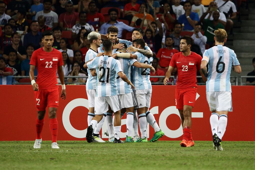 Mult noroc, Singapore :) Jorge Sampaoli a folosit o echipa soc a Argentinei pentru amical: 2 fundasi, 5 atacanti_3