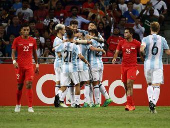 
	Mult noroc, Singapore :) Jorge Sampaoli a folosit o echipa soc a Argentinei pentru amical: 2 fundasi, 5 atacanti
