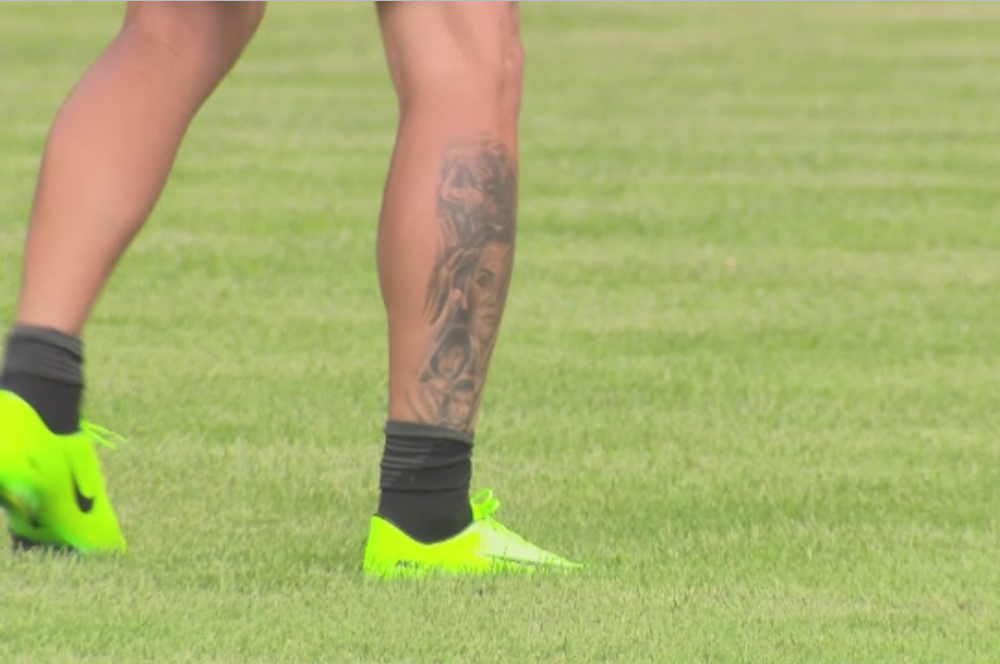 Tatuajul genial facut de Dica! Ce si-a desenat pe picior decarul care a dus Steaua in semifinalele Cupei UEFA_3
