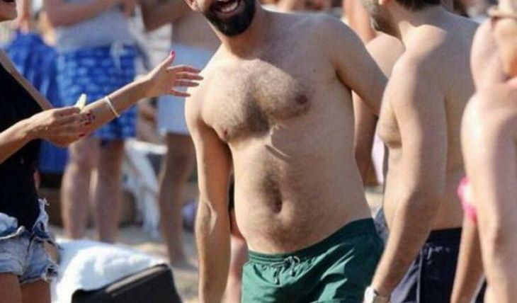 Asa arata un fotbalist de 30 de milioane de euro AL BARCELONEI. Aparitie soc pe plaja, cu "colacul de salvare"_2