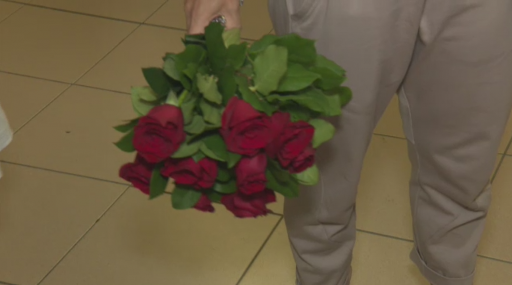 Simona Halep, primita cu aplauze si flori la Bucuresti: "Voi mai avea sanse. Ma bucur ca a castigat Venus azi". Ce a spus despre strigatul din tribune, de la meciul cu Konta_2