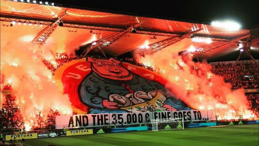 UPDATE | Ce amenda a primit Legia dupa ce fanii au afisat un banner urias cu UEFA, amendeaza-ne cu 35.000 € :)_2
