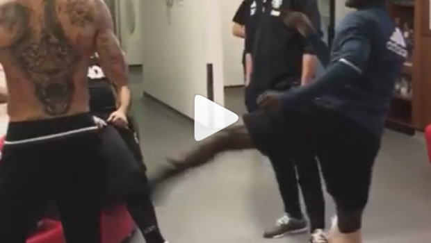 
	Un jucator a avut curajul sa il ia la SUTURI pe Zlatan in vestiar! Cum a reactionat suedezul! VIDEO
