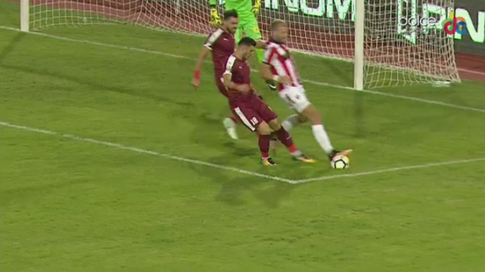 Niculescu, furios: "Avram m-a sfidat, mi-a spus cu ironie ca ala chiar a fost penalty!" FOTO: Nemec a calcat pe minge si a primit penalty :)_2