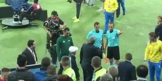 Imagini incredibile dupa Ucraina - Turcia! Mircea Lucescu a alergat dupa arbitri sa le arate ca au gresit! Ce a declarat dupa meci: FOTO_1