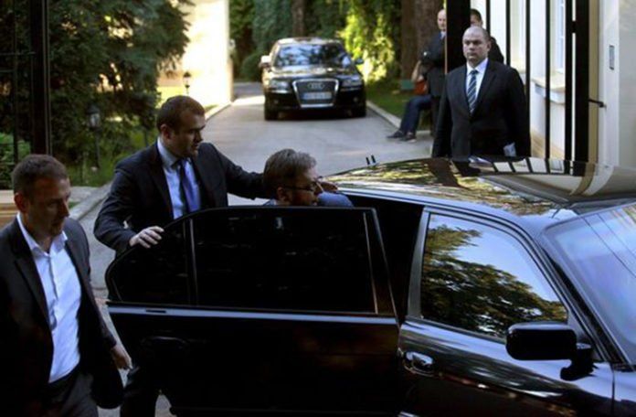 Coloana oficiala a presedintelui Serbiei, lovita de masina unui fotbalist cunoscut! Politistii au ramas surprinsi cand au vazut cui ii apartine vehiculul_2
