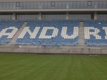 
	FA-BU-LOS! Un nou episod din serialul dramatic &quot;NUMAI in Romania!&quot; De ce a disparut numele PANDURII de pe noul stadion din Tg. Jiu
