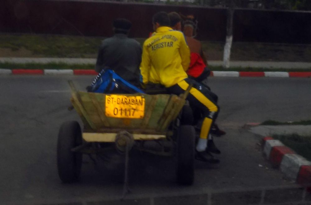 Imagini EPOCALE in liga a 3-a din Romania! Jucatorii unei echipe au plecat cu caruta de la stadion :)) FOTO_1