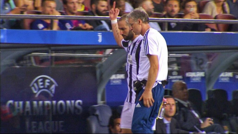 Gestul NEVAZUT al lui Higuain pe Camp Nou. Ce a facut in fata fanilor Barcelonei_1