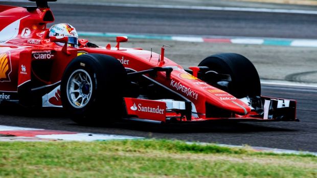 Vettel pleaca din pole position in Singapore, Hamilton abia pe 5! Grila de start