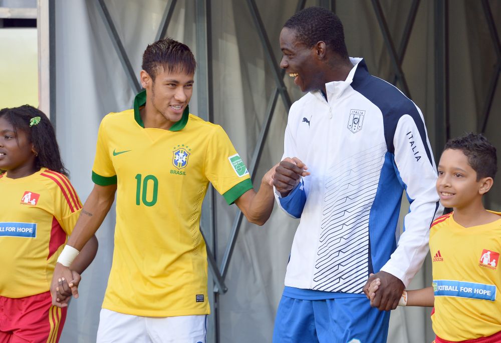 Balotelli intervine in scandalul dintre Neymar si Cavani: "Nici macar nu ar trebui sa ceri voie!" FOTO_2