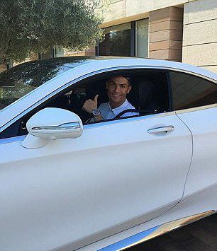 Garajul de 6 MILIOANE de euro al lui Cristiano Ronaldo. Colectia impresionanta de masini a starului portughez: GALERIE FOTO_3