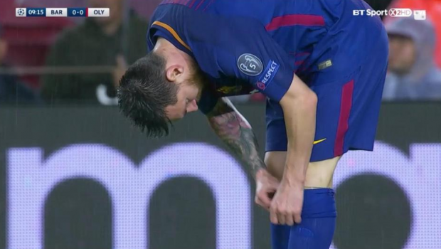 
	Secretul din jambiera lui Messi. Argentinianul, surprins in timpul unui moment rar intalnit: ce a scos din soseta si a MANCAT in timpul meciului cu Olympiakos
